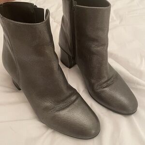 Chic Black Heeled Boots